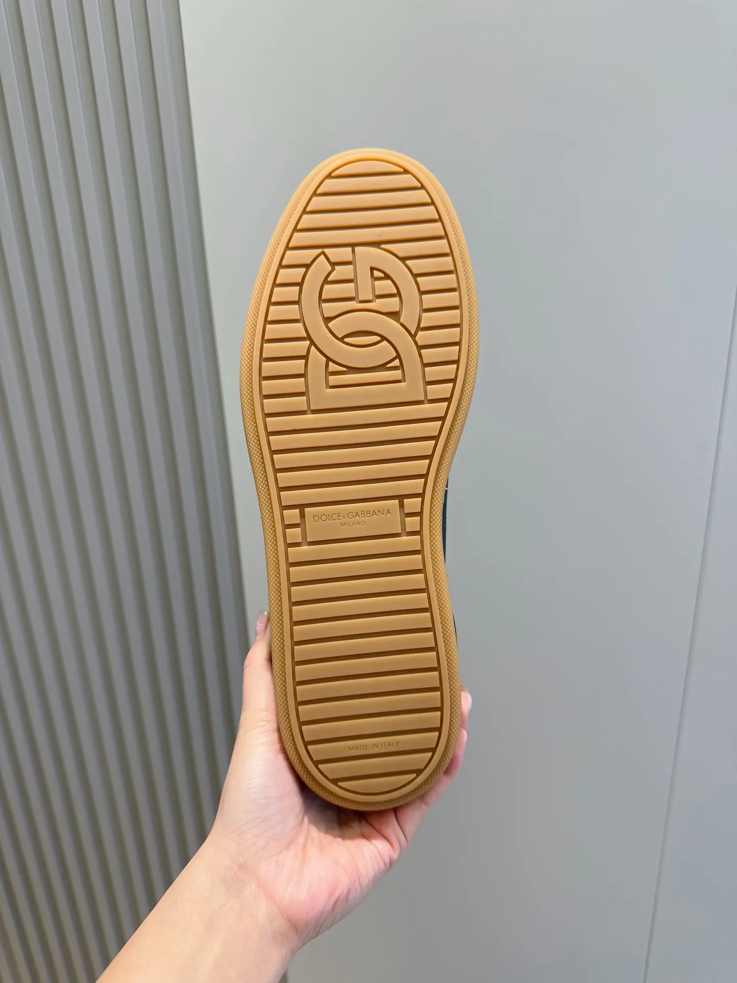 Men's Men's Shoes💰400 [New Style]🐏🐏DG men's calfskin sneakers Portofino Yacht shoes, simple and versatile design, unique saddle leather soles. The Dolce &G logo rear wing is the icing on the cake. Imported cowhide + rubber outsole Size: 39-44 (customized at 38.45)